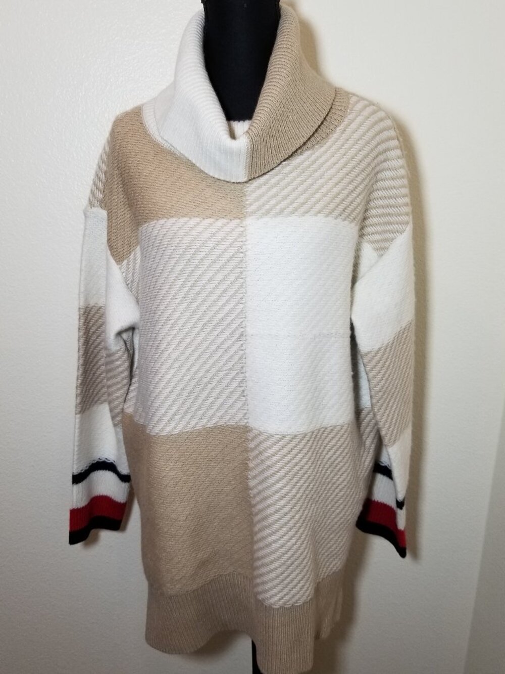 Tommy Hilfiger Womens Small Tan White Turtleneck Sweater Preppy Quiet Luxury NWT